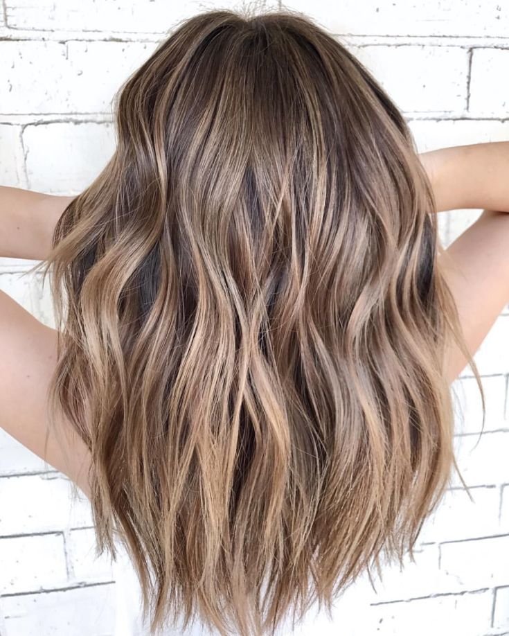 (+201 fotos) Balayage em cabelo castanho claro de comprimento médio