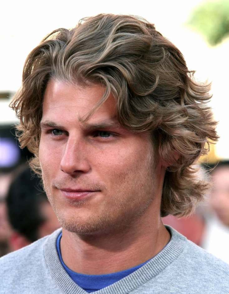 Cascata de corte de cabelo masculino