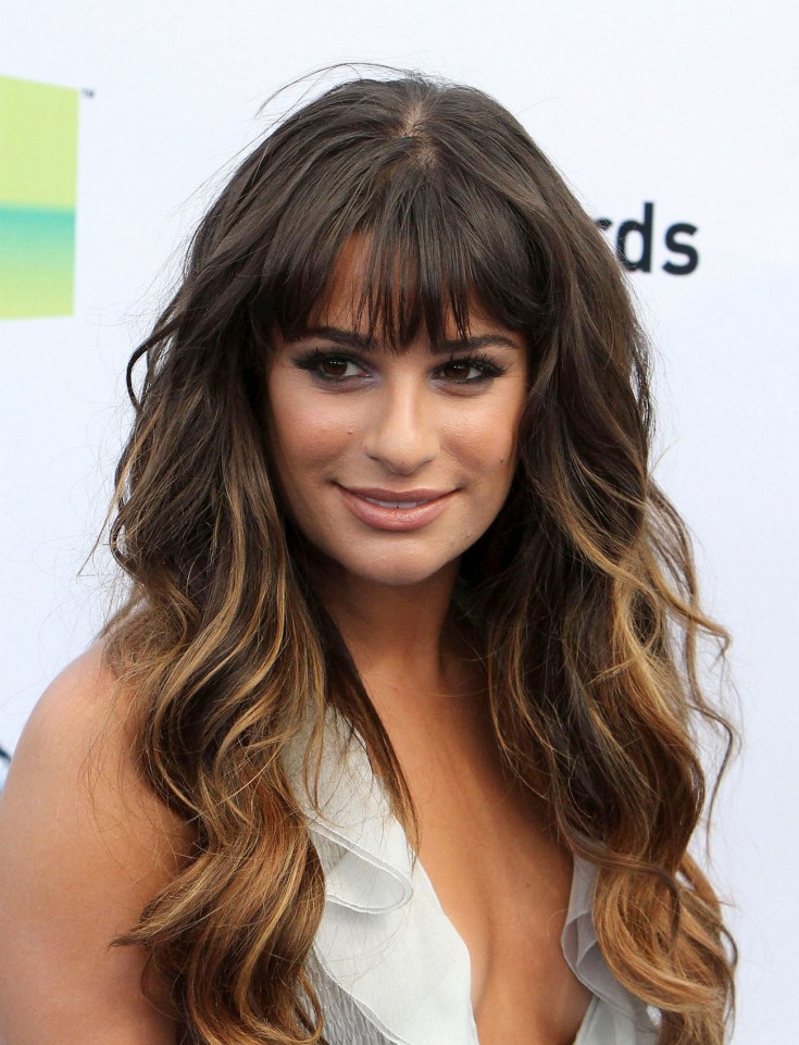 Shatush no cabelo escuro com franja