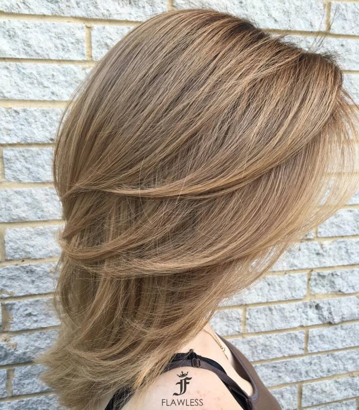 Cascata de corte de cabelo para cabelos médios