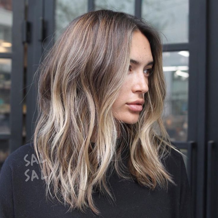 Shatush para cabelos castanhos claros de comprimento médio