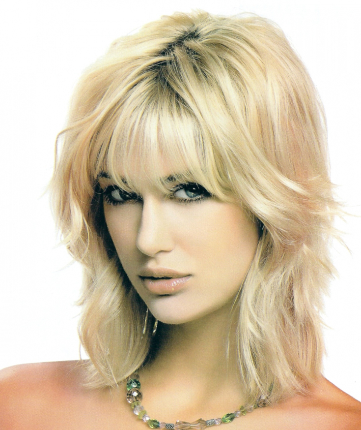 (+165 fotos) Corte de cabelo feminino em cascata com franja