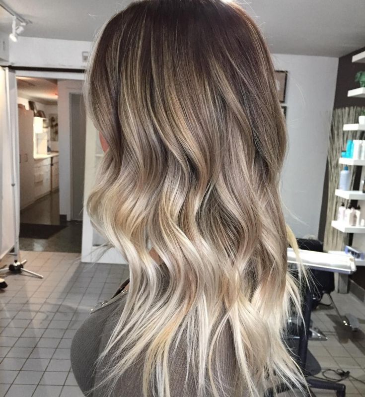 (+201 fotos) Balayage em cabelo castanho claro de comprimento médio