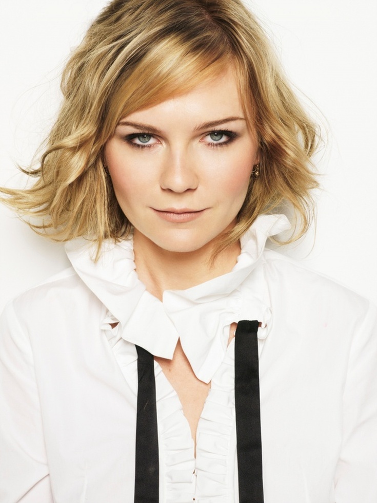 (+165 fotos) Corte de cabelo em cascata dupla para cabelos escuros de comprimento médio