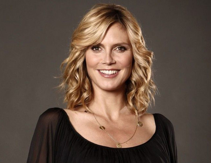 (+165 fotos) Corte de cabelo em cascata dupla para cabelos escuros de comprimento médio