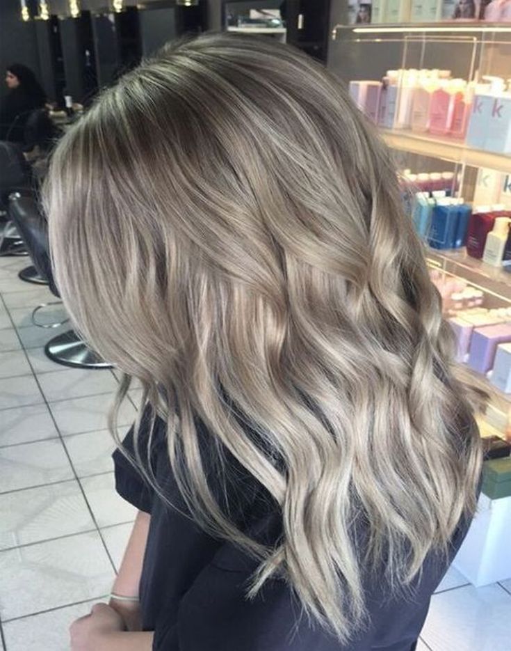 (+201 fotos) Balayage em cabelo castanho claro de comprimento médio