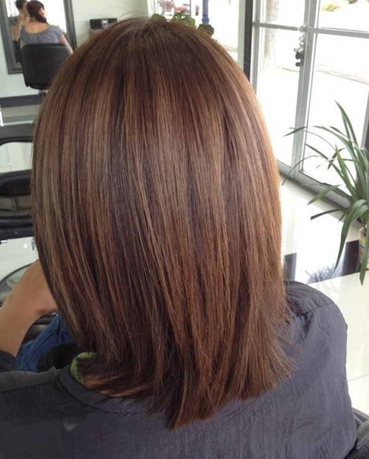 (+165 fotos) Corte de cabelo em cascata dupla para cabelos escuros de comprimento médio