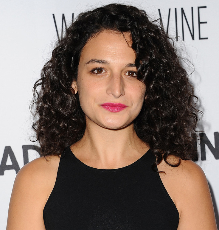 (+165 fotos) Corte de cabelo em cascata dupla para cabelos escuros de comprimento médio