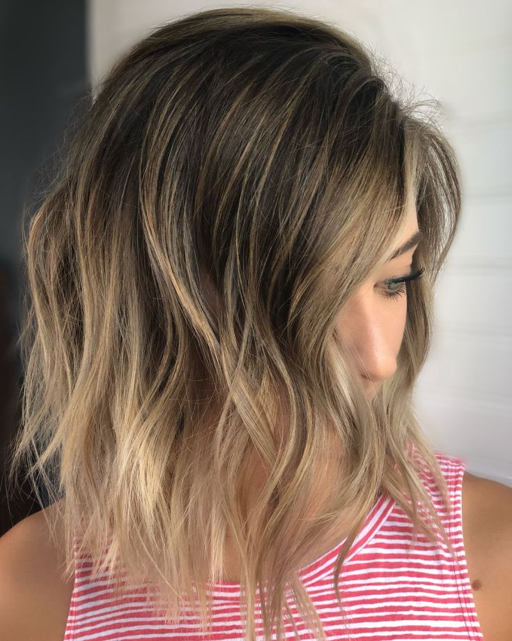 (+201 fotos) Balayage em cabelo castanho claro de comprimento médio