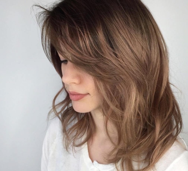 Cascata de corte de cabelo para cabelos médios