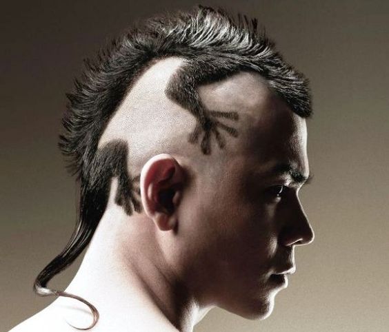 Adição criativa ao corte de cabelo moicano