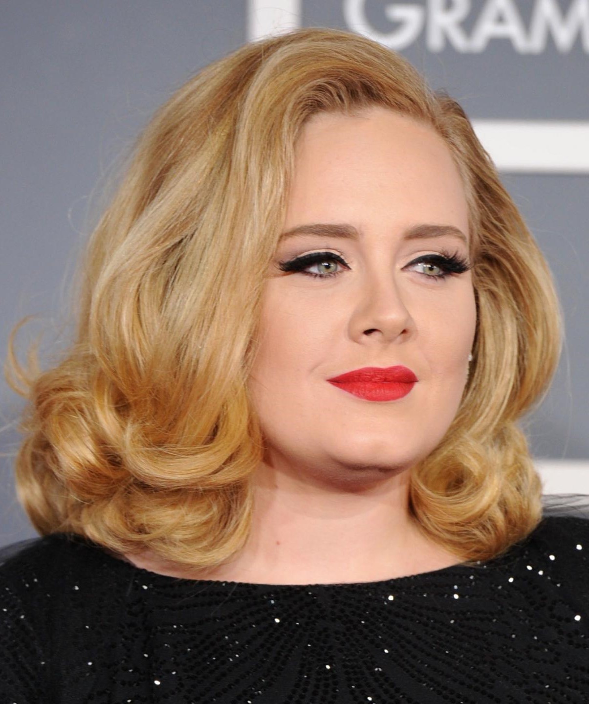 Penteados para um rosto redondo e cheio de queixo duplo