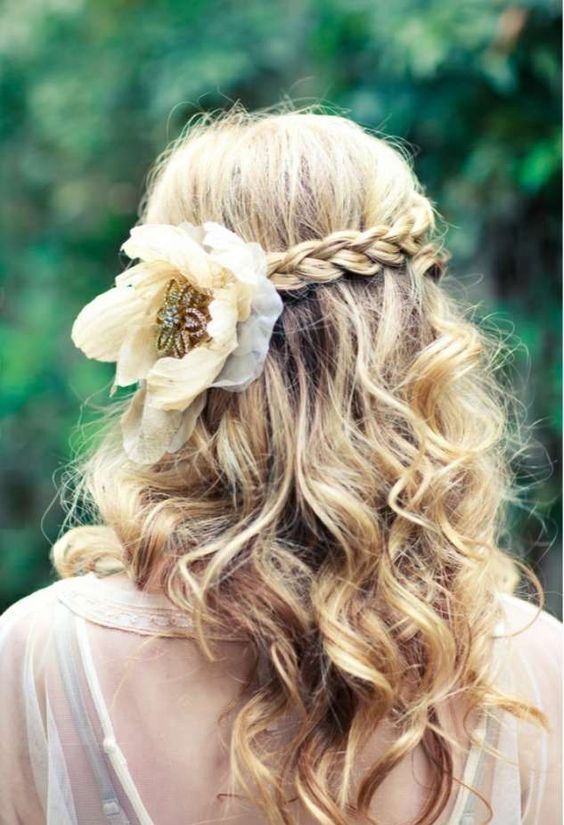 Penteado grego para cabelo comprido