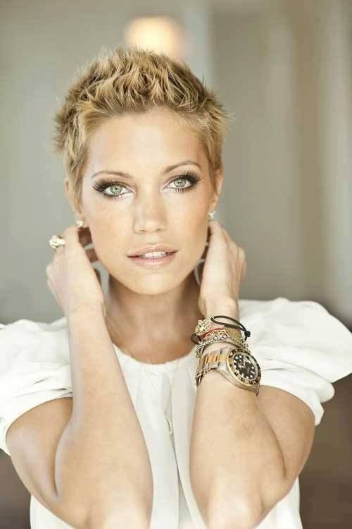 Versão clássica do ouriço com corte de cabelo feminino