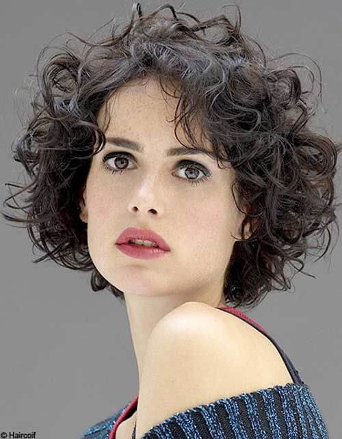 styling para cabelos curtos ondulados e cacheados