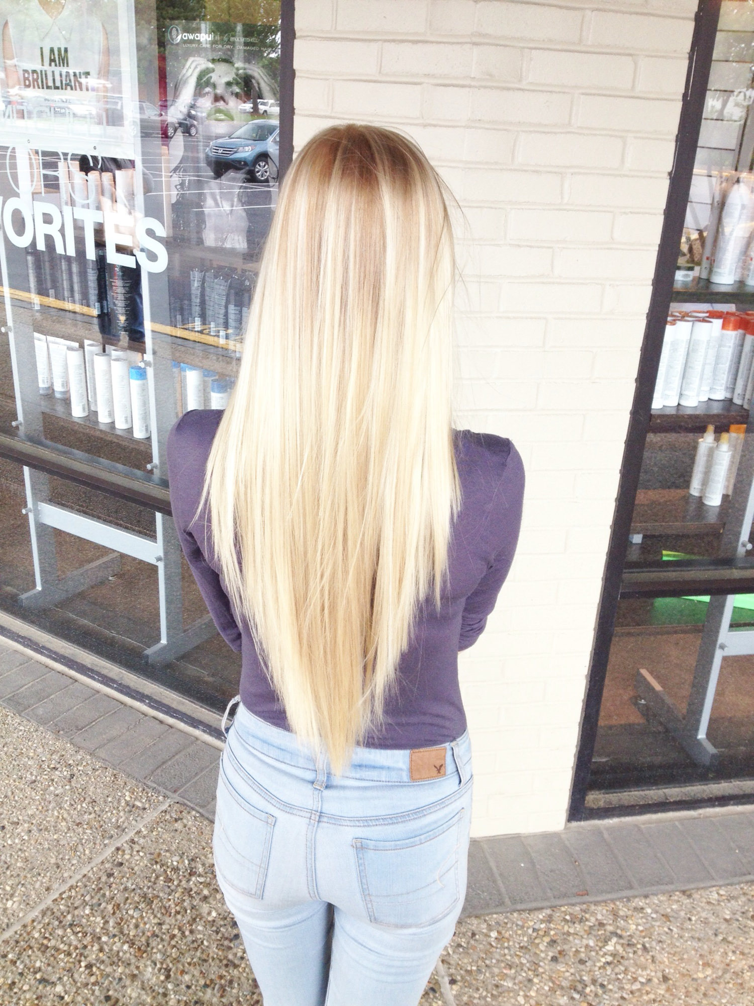 Penteados femininos para cabelos longos para um rosto redondo