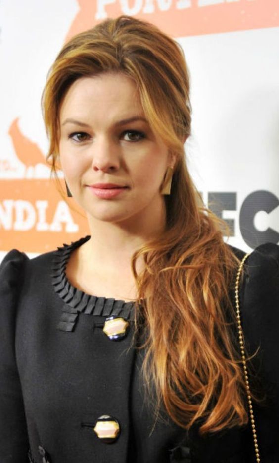 Penteados femininos para cabelos longos para um rosto redondo