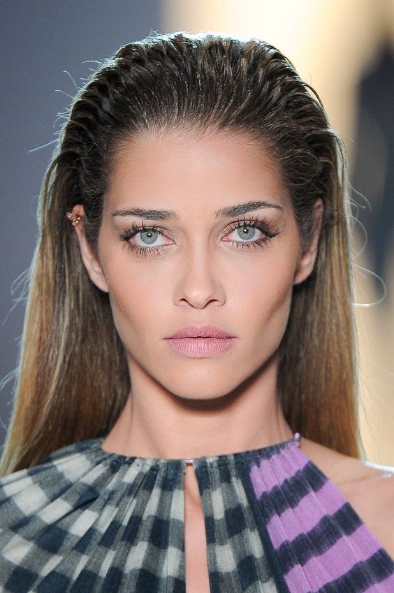 Corte de cabelo feminino para rosto em formato de diamante