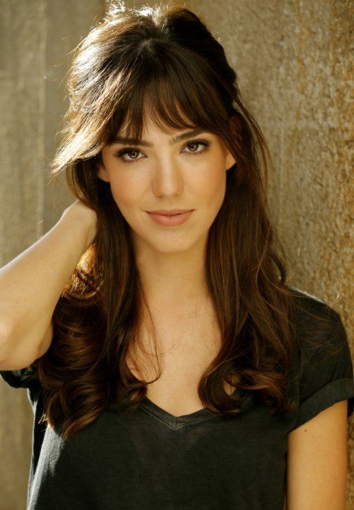 Penteados femininos para rosto alongado e alongado