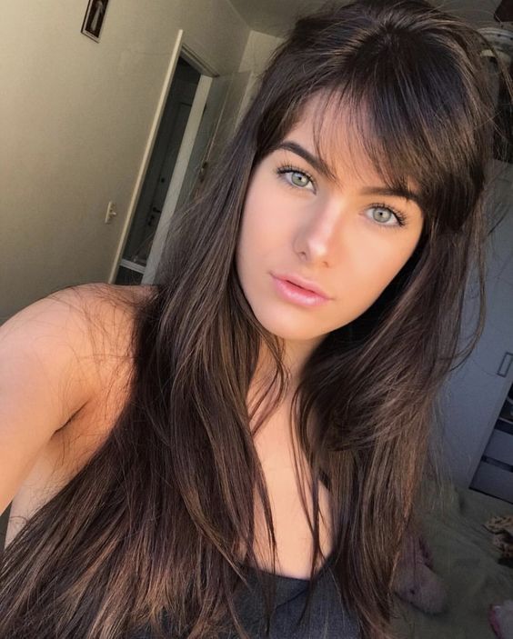 Penteados femininos para rosto alongado e alongado