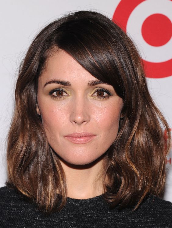 Penteados femininos para rosto alongado e alongado