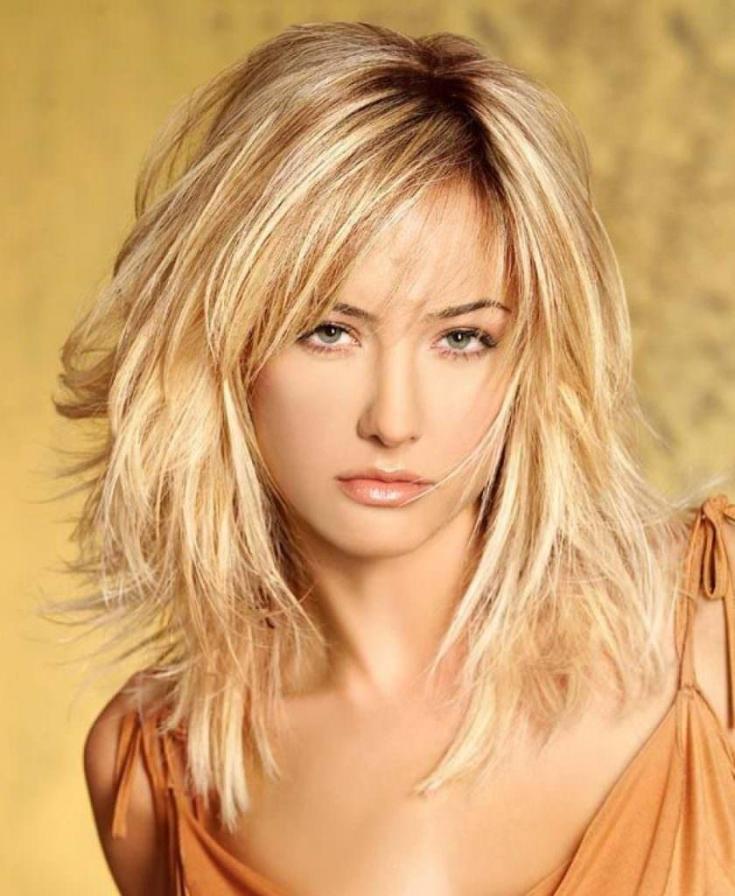 (+180 foto) Cascata de corte de cabelo para um rosto redondo