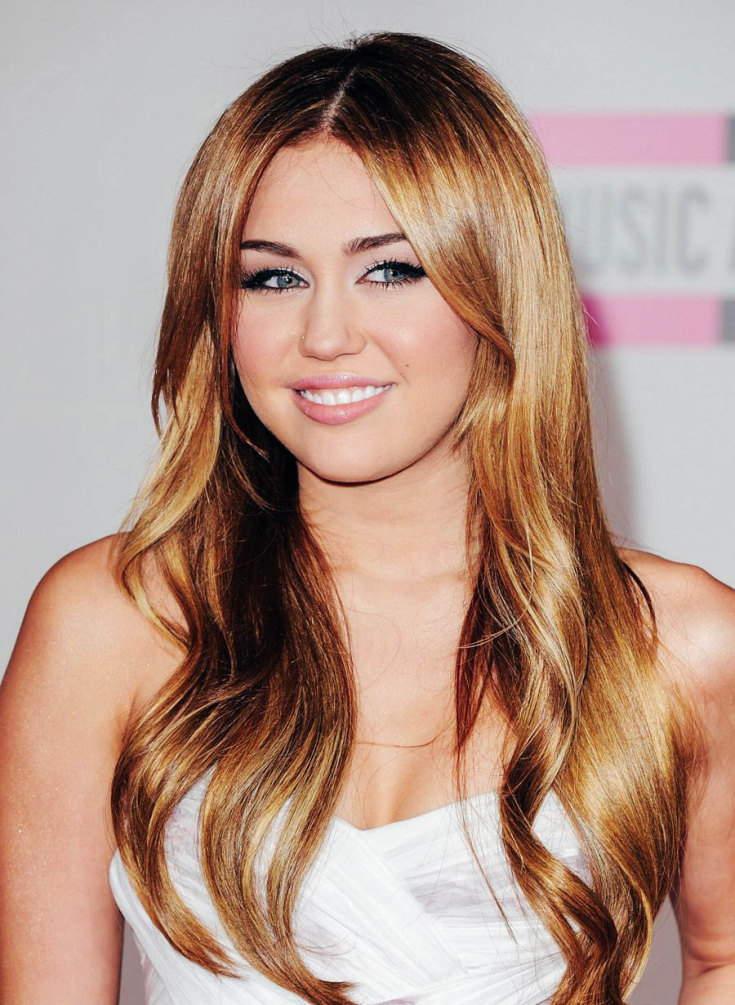 (+180 foto) Cascata de corte de cabelo para um rosto redondo