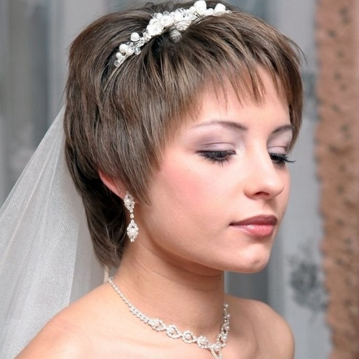 Penteados de casamento com véu para cabelo curto