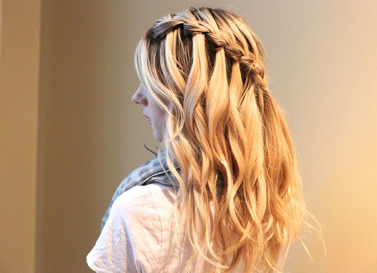 (+165 fotos) Faixa de cabelo em rabo de cavalo com cabelo solto (instruções passo a passo para fotos)