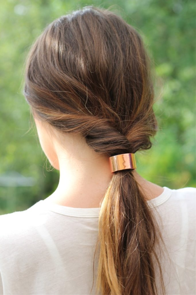 Penteados fáceis para você em 5 minutos para cabelos médios para a escola