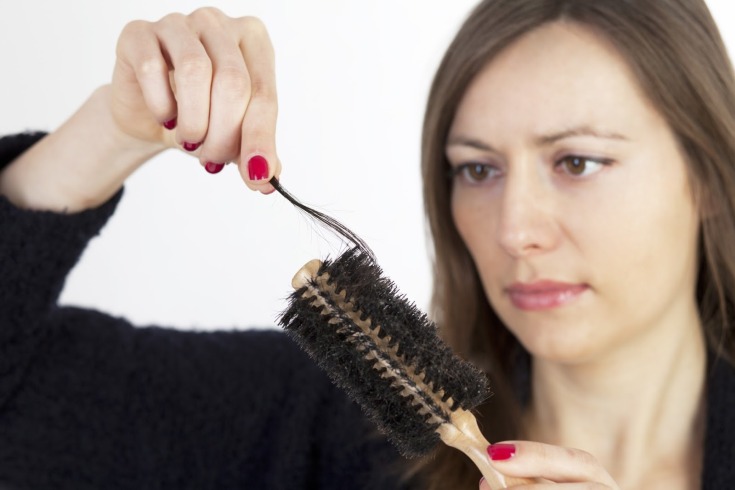 Causas de queda de cabelo em mulheres após os 40
