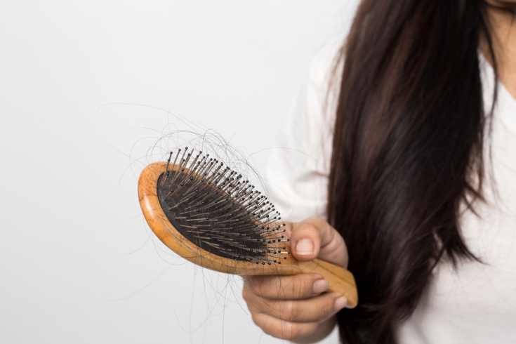 Causas de queda de cabelo em mulheres após os 40