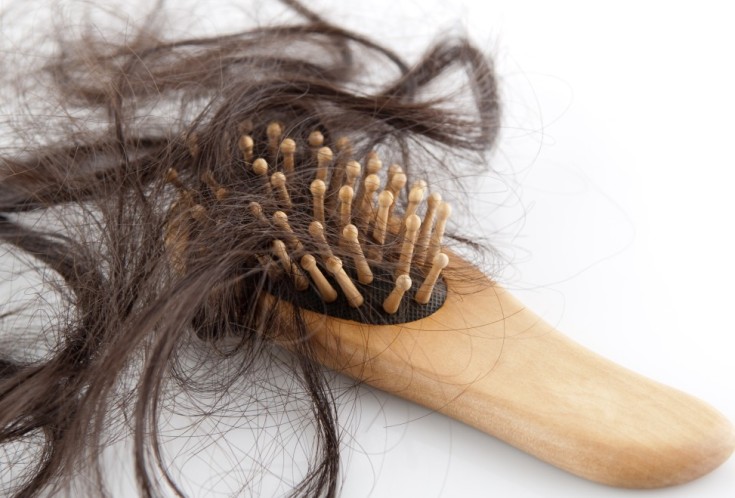 Causas de queda de cabelo em mulheres após os 40