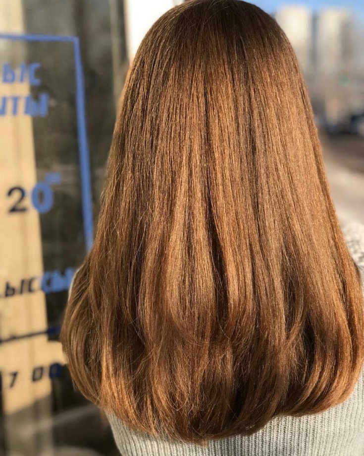 Foto colorida de cabelo loiro dourado