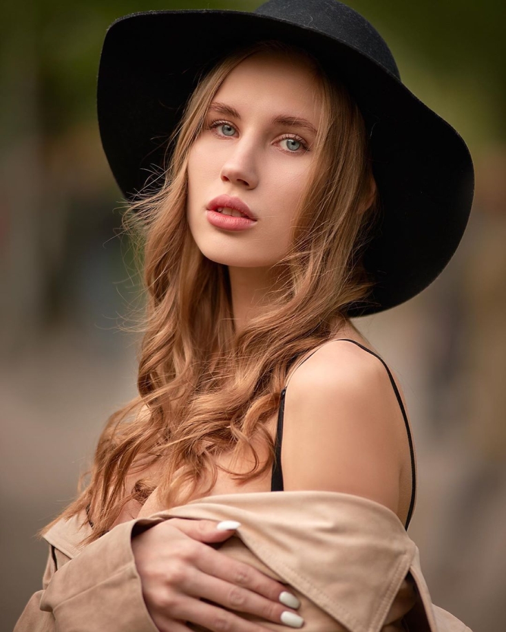 Foto colorida de cabelo loiro dourado