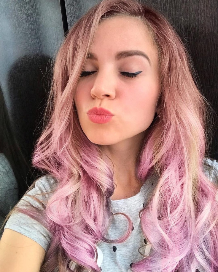 Cabelo loiro rosa