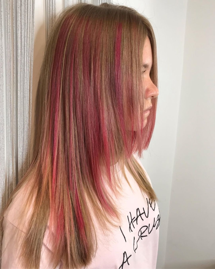 Cabelo loiro rosa