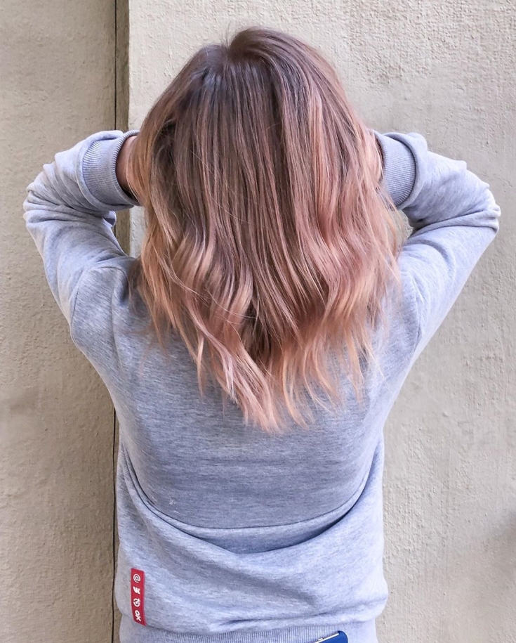 Cabelo loiro rosa