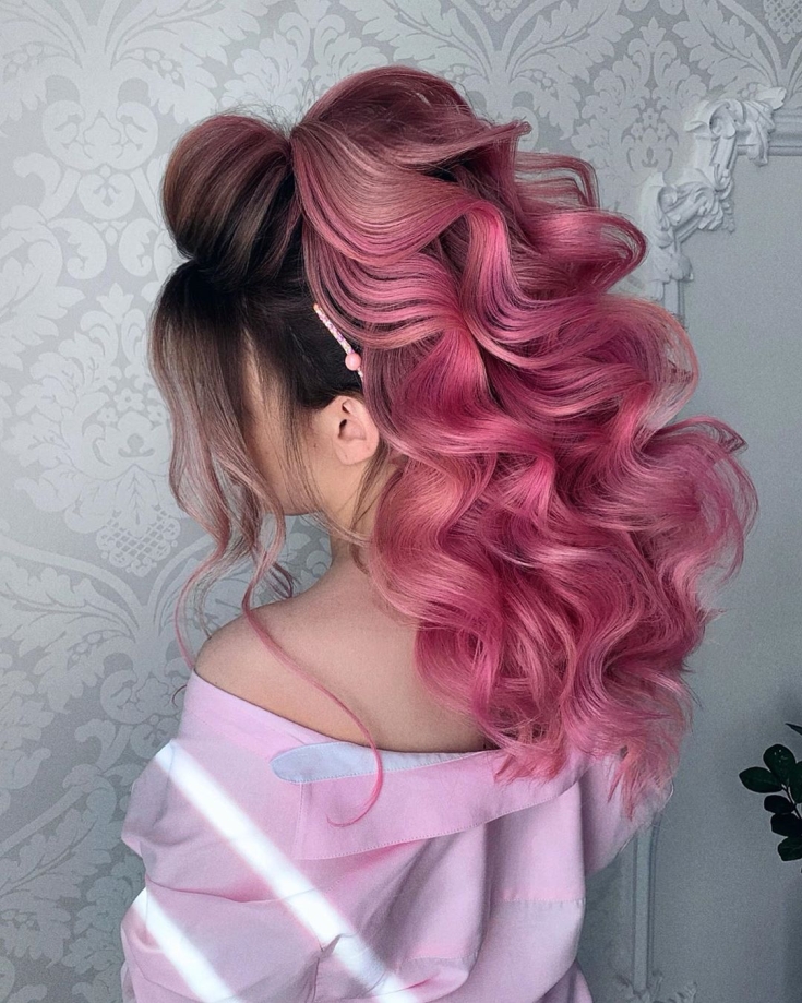 Cabelo loiro rosa