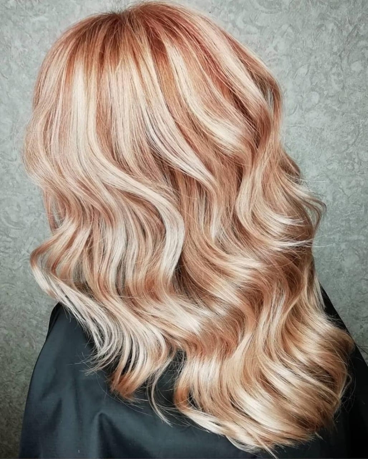 Cabelo loiro rosa