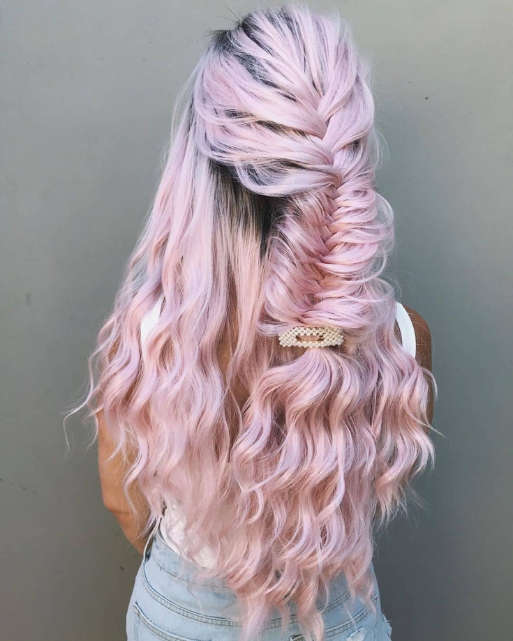 Cabelo loiro rosa