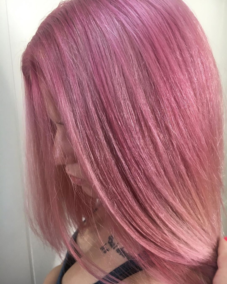 Cabelo loiro rosa