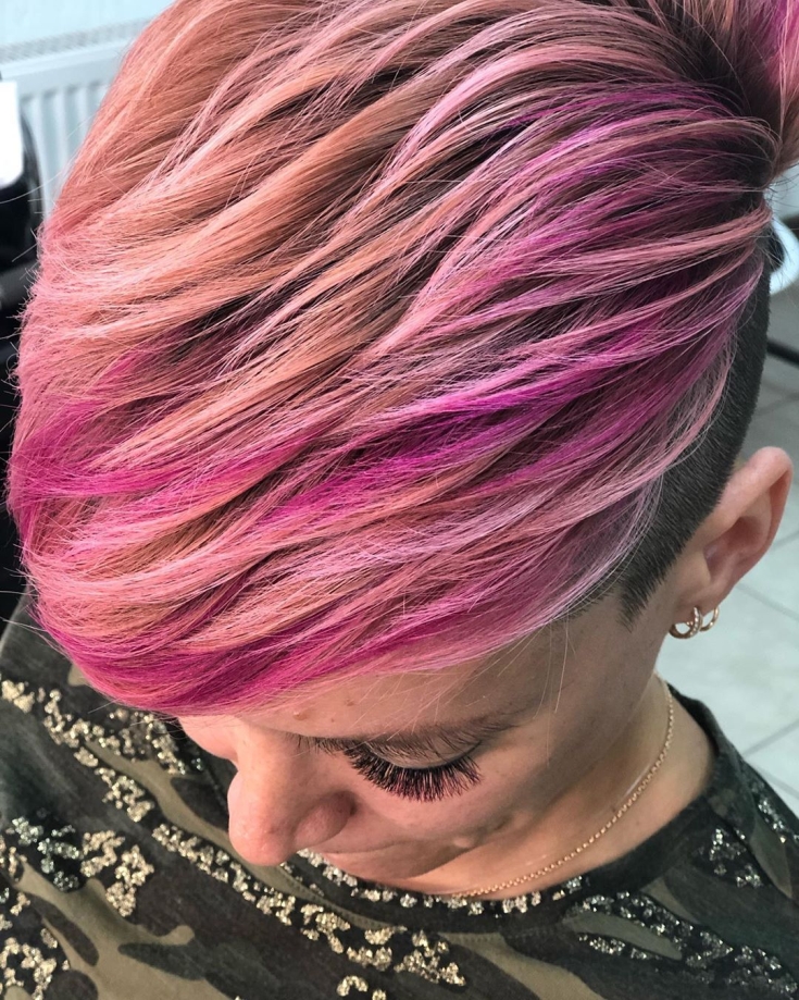 Cabelo loiro rosa