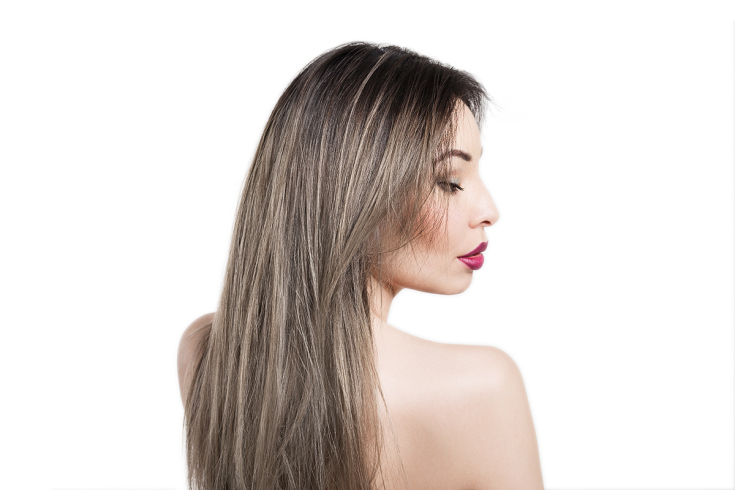 Foto colorida de cabelo loiro escuro