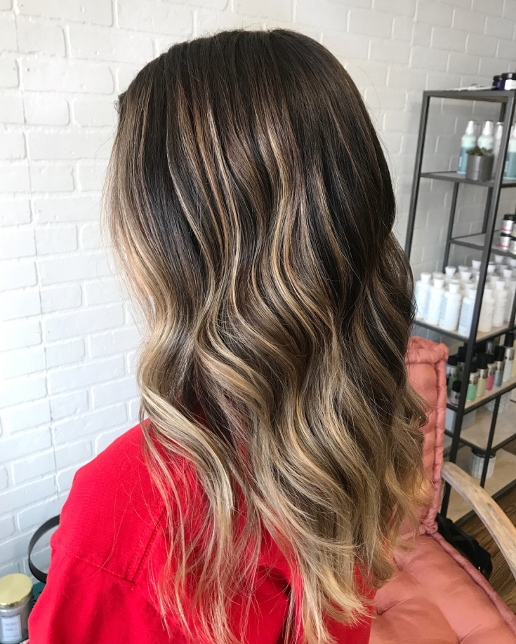 Cabelo castanho-branco