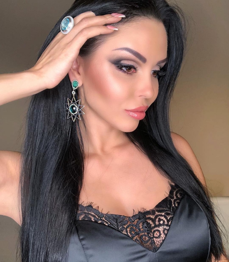 Cor do cabelo preto acinzentado