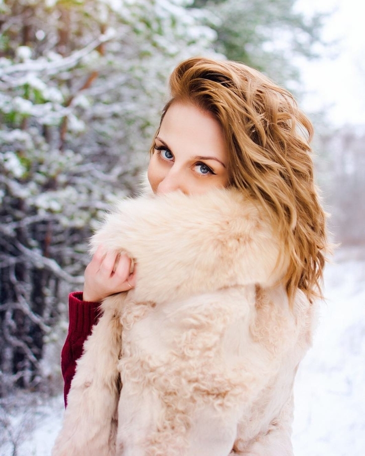Cabelo caramelo para pele clara