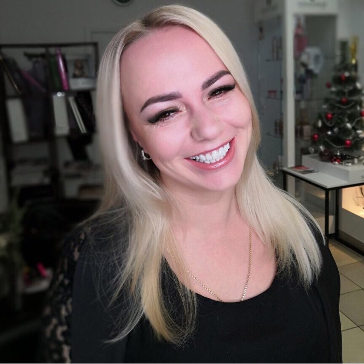 Cabelo claro para olhos castanhos