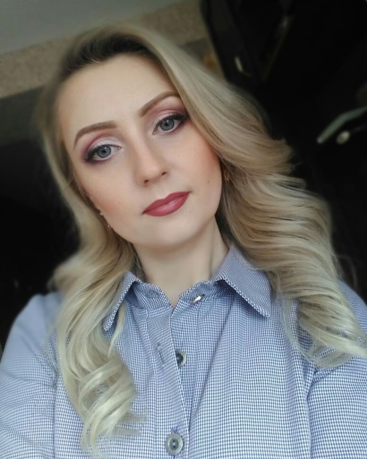 Cabelo claro para olhos azuis