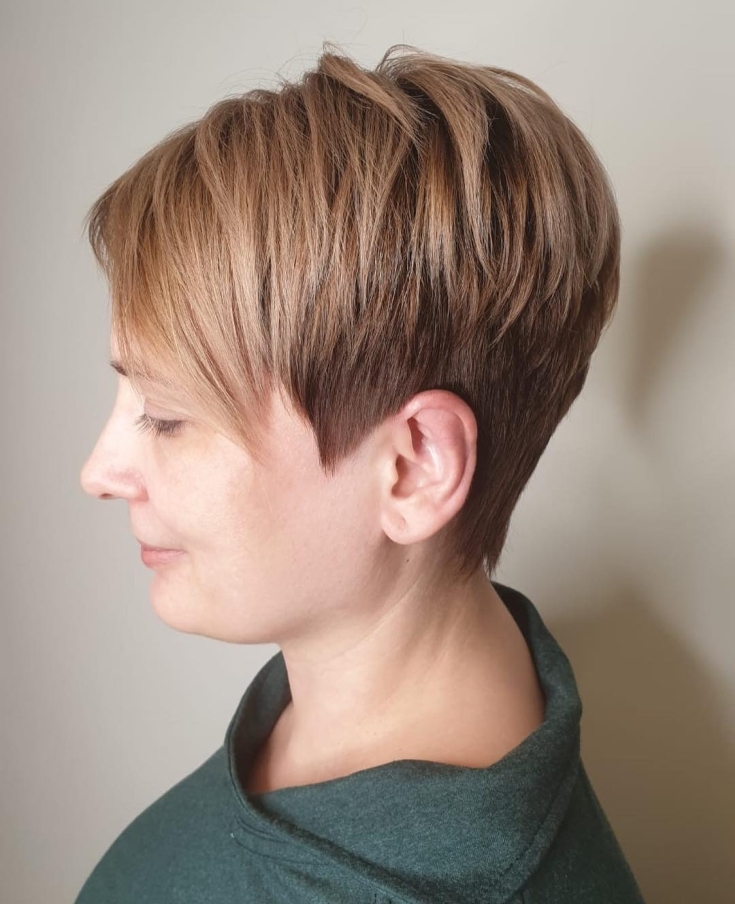 Cabelo caramelo para pele clara